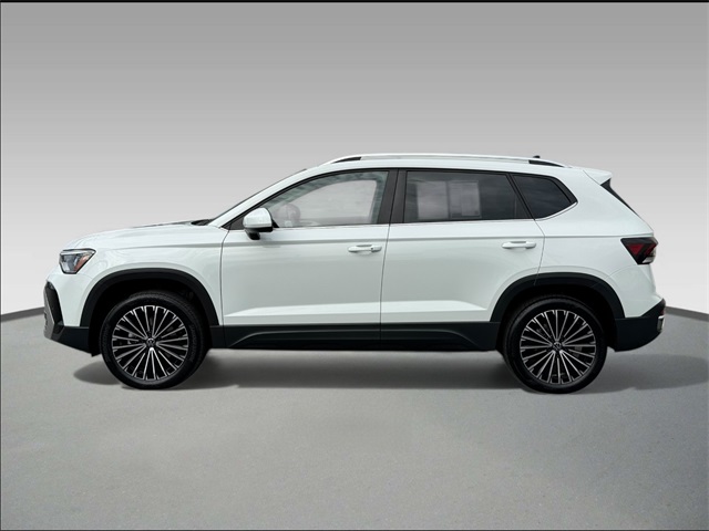 2025 Volkswagen Taos SE photo 2