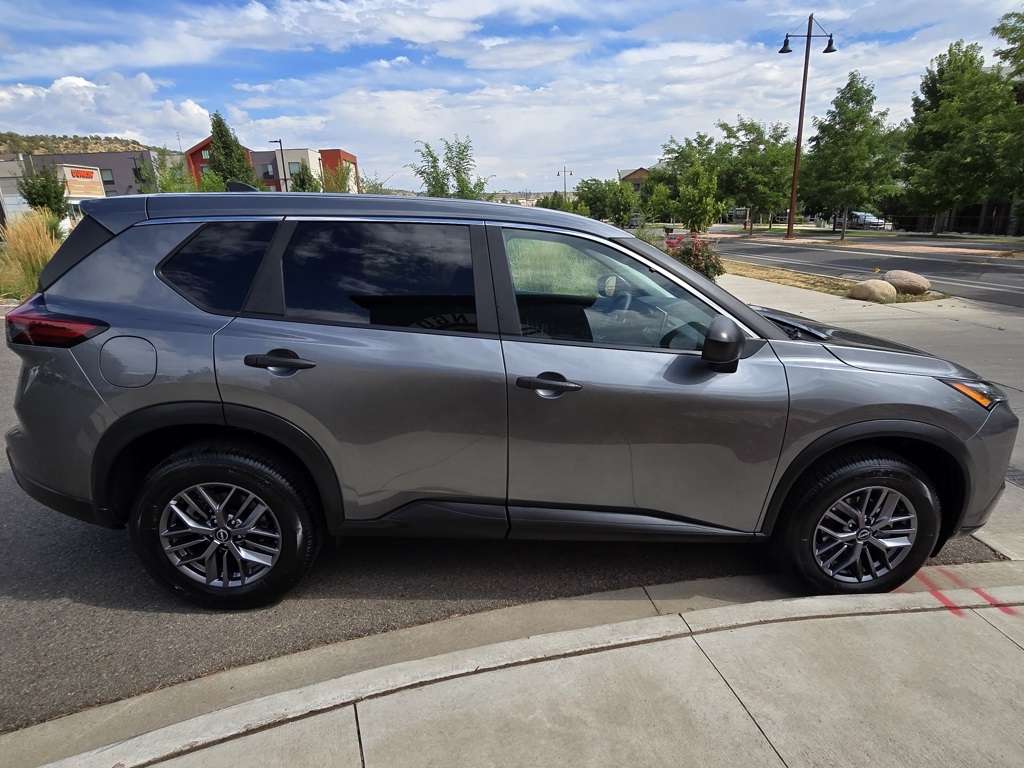 2024 Nissan Rogue S photo 4