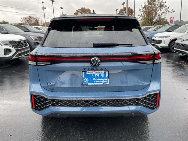 2026 Volkswagen Tiguan SE R-Line Black photo 4