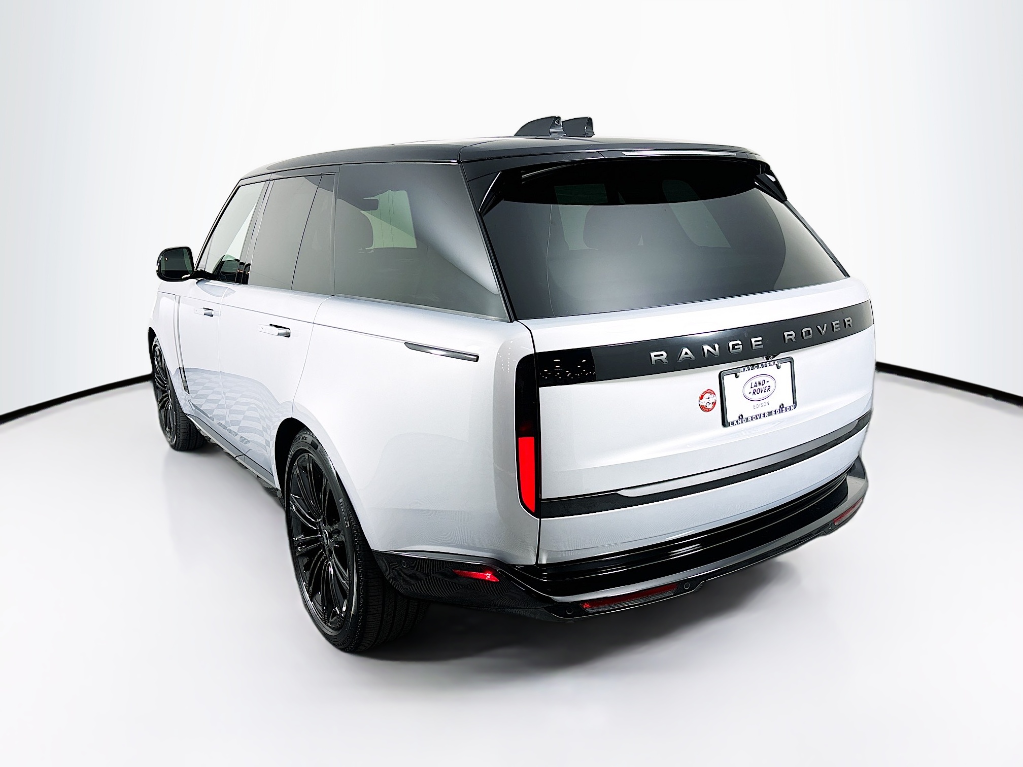 2025 Land Rover Range Rover SE photo 5