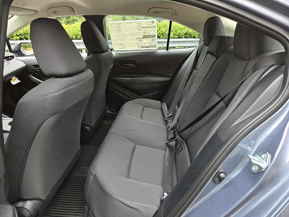 2025 Toyota Corolla LE photo 13