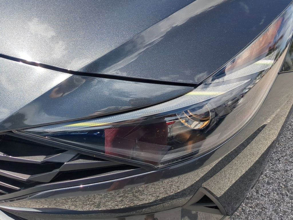 2023 Hyundai Elantra SEL photo 10