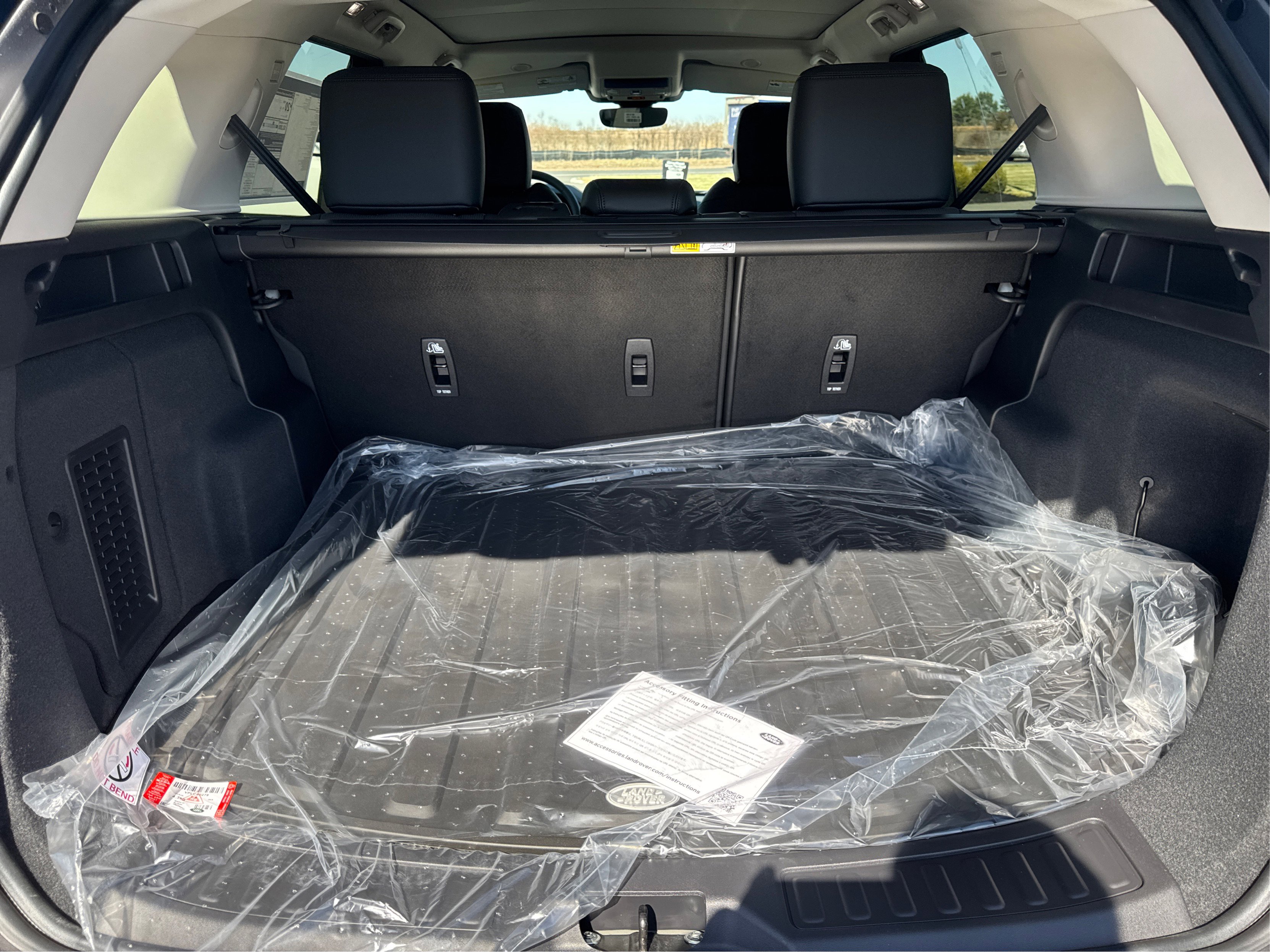 2025 Land Rover Discovery Sport S photo 11