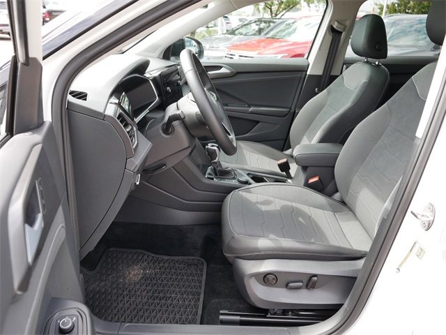 2025 Volkswagen Taos SE photo 12