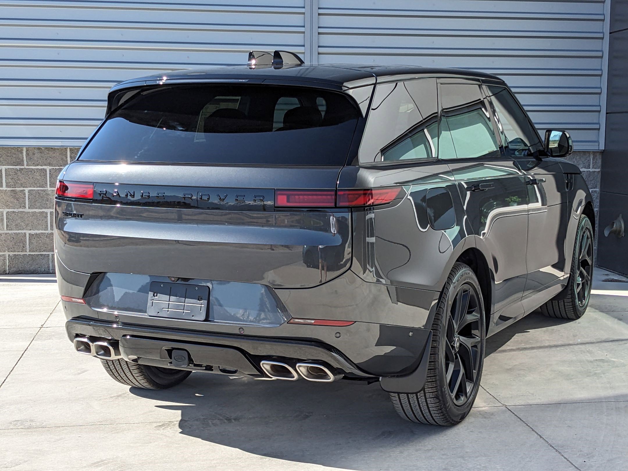 2025 Land Rover Range Rover Sport SE photo 4