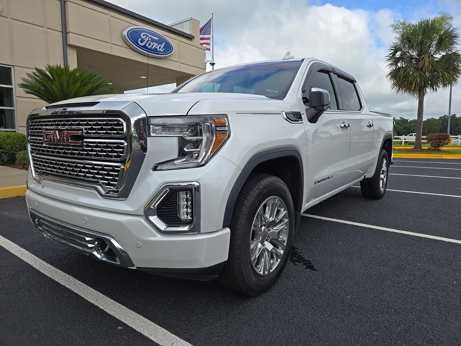 Used 2020 White GMC Denali image 1