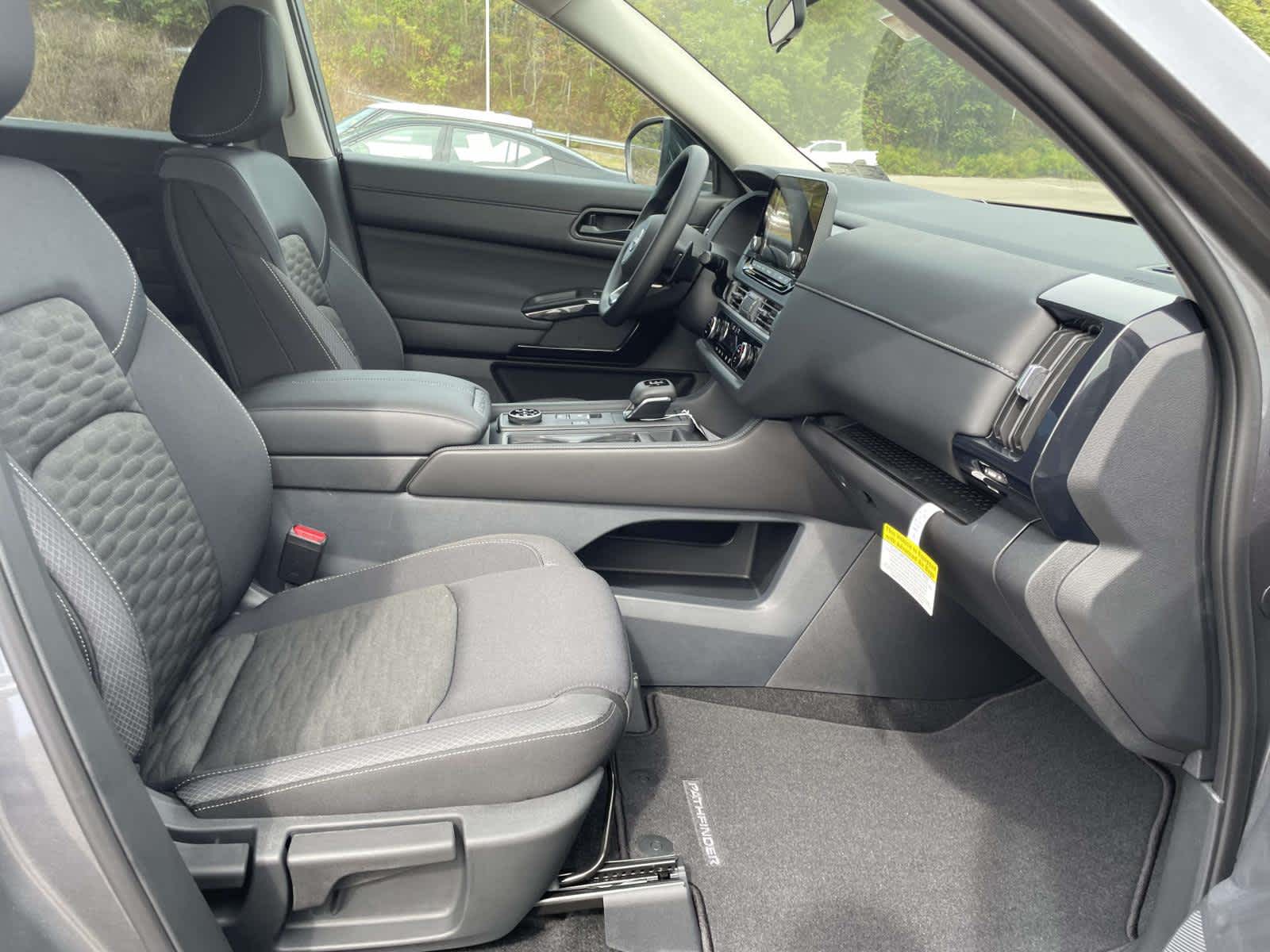 2025 Nissan Pathfinder S photo 17