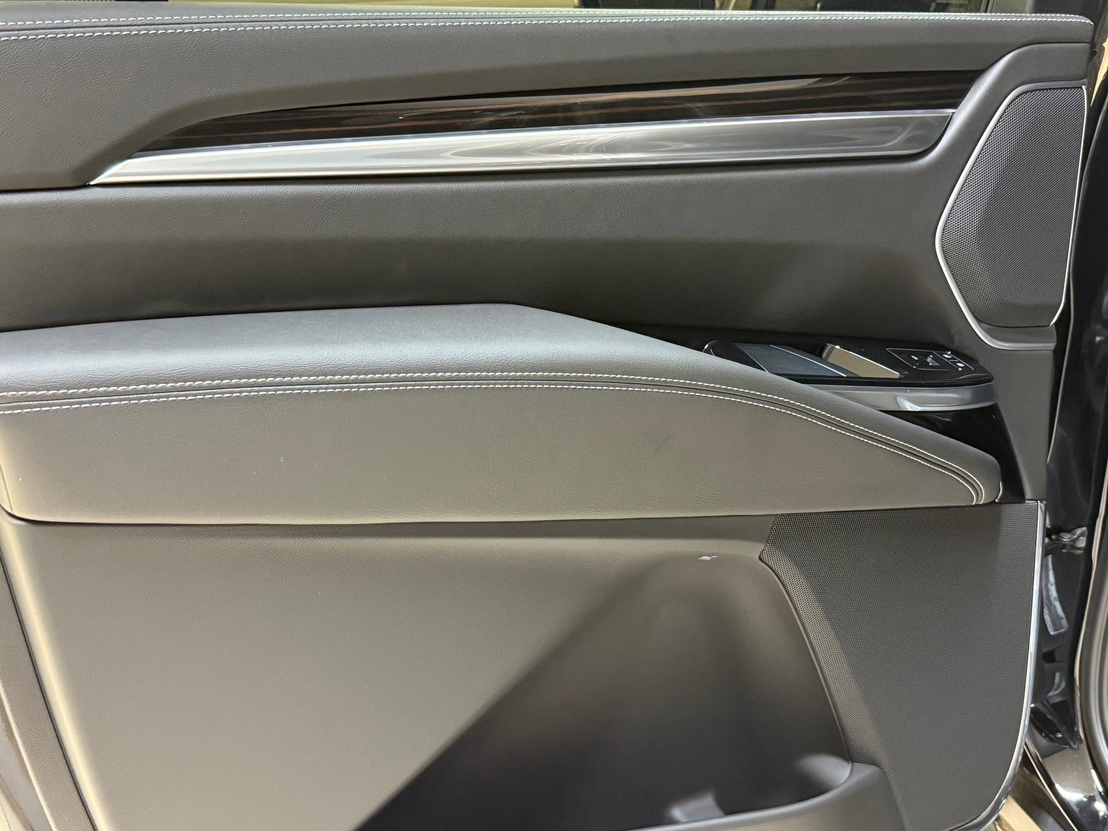 2025 Cadillac Escalade ESV Luxury photo 39