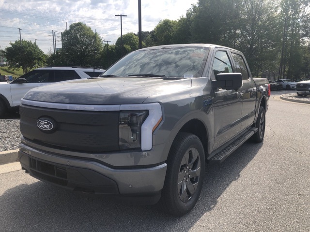 2025 Ford F-150 Lightning photo 3