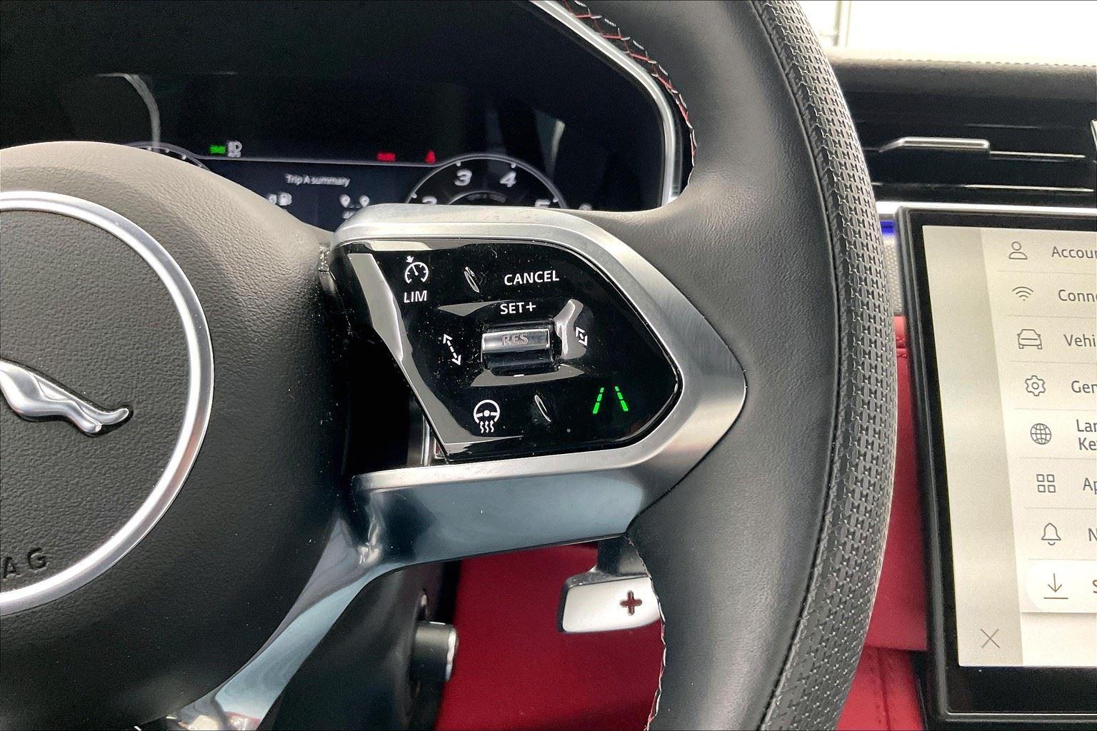 2023 Jaguar F-PACE SVR photo 16