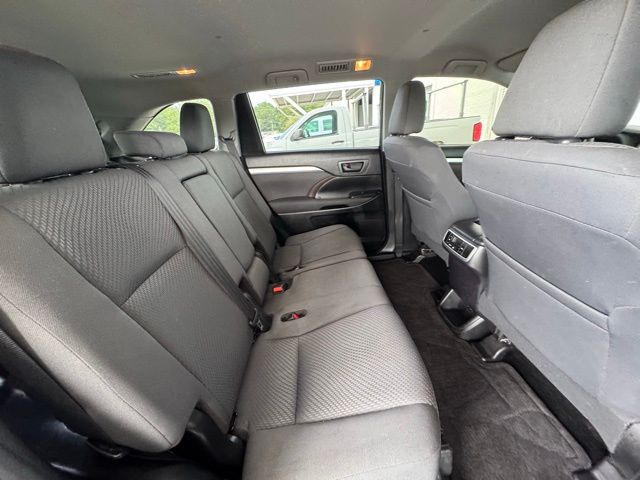 2019 Toyota Highlander LE photo 20