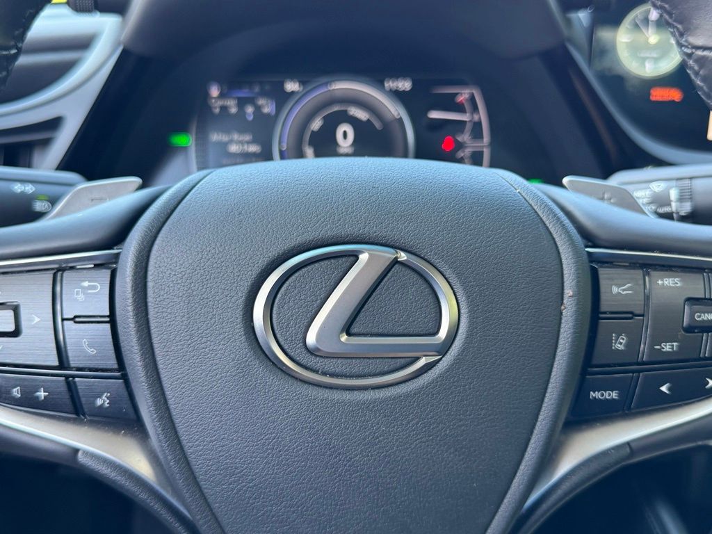 2023 Lexus ES 300h photo 24