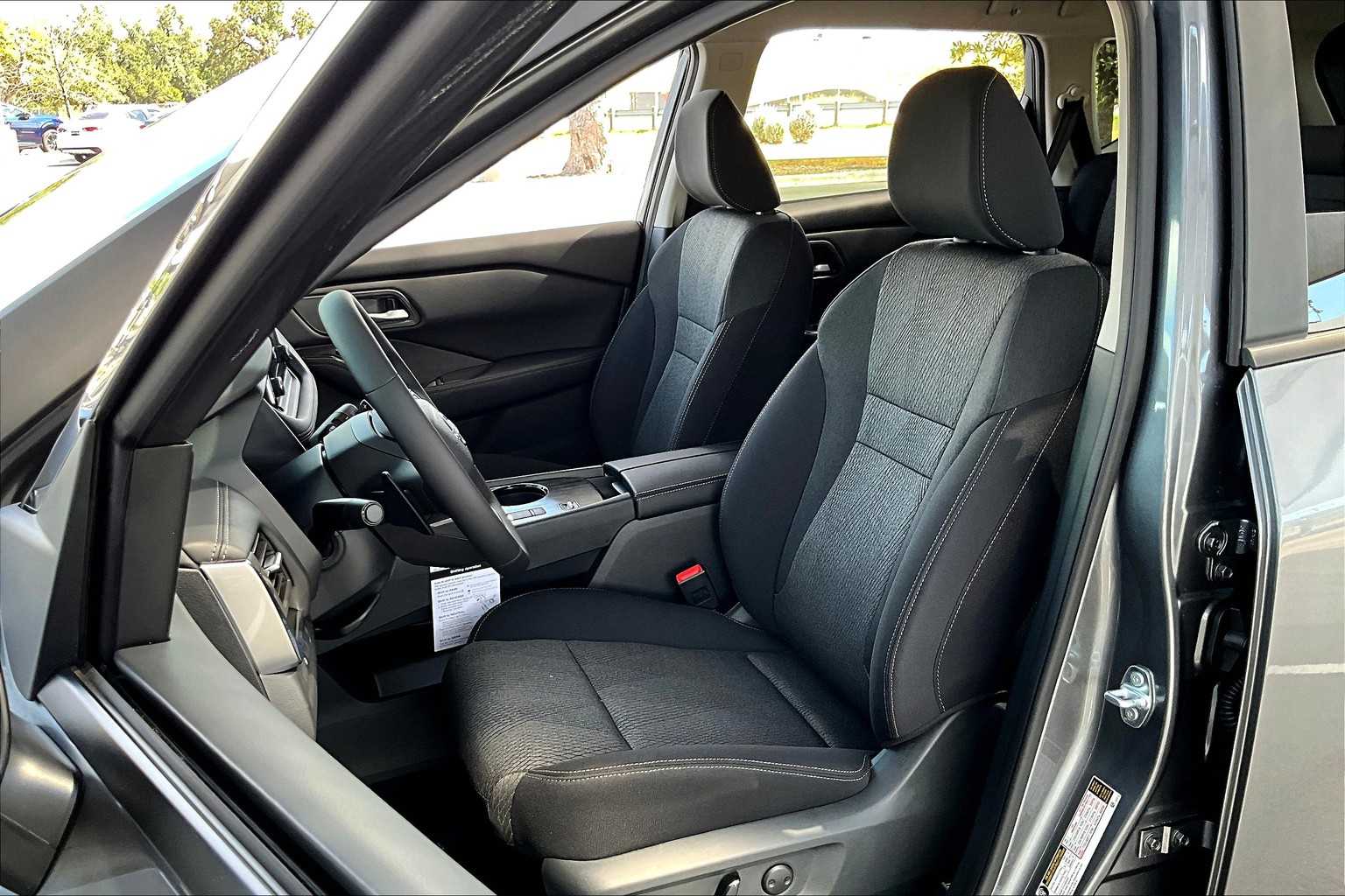 2026 Nissan Rogue SV photo 2