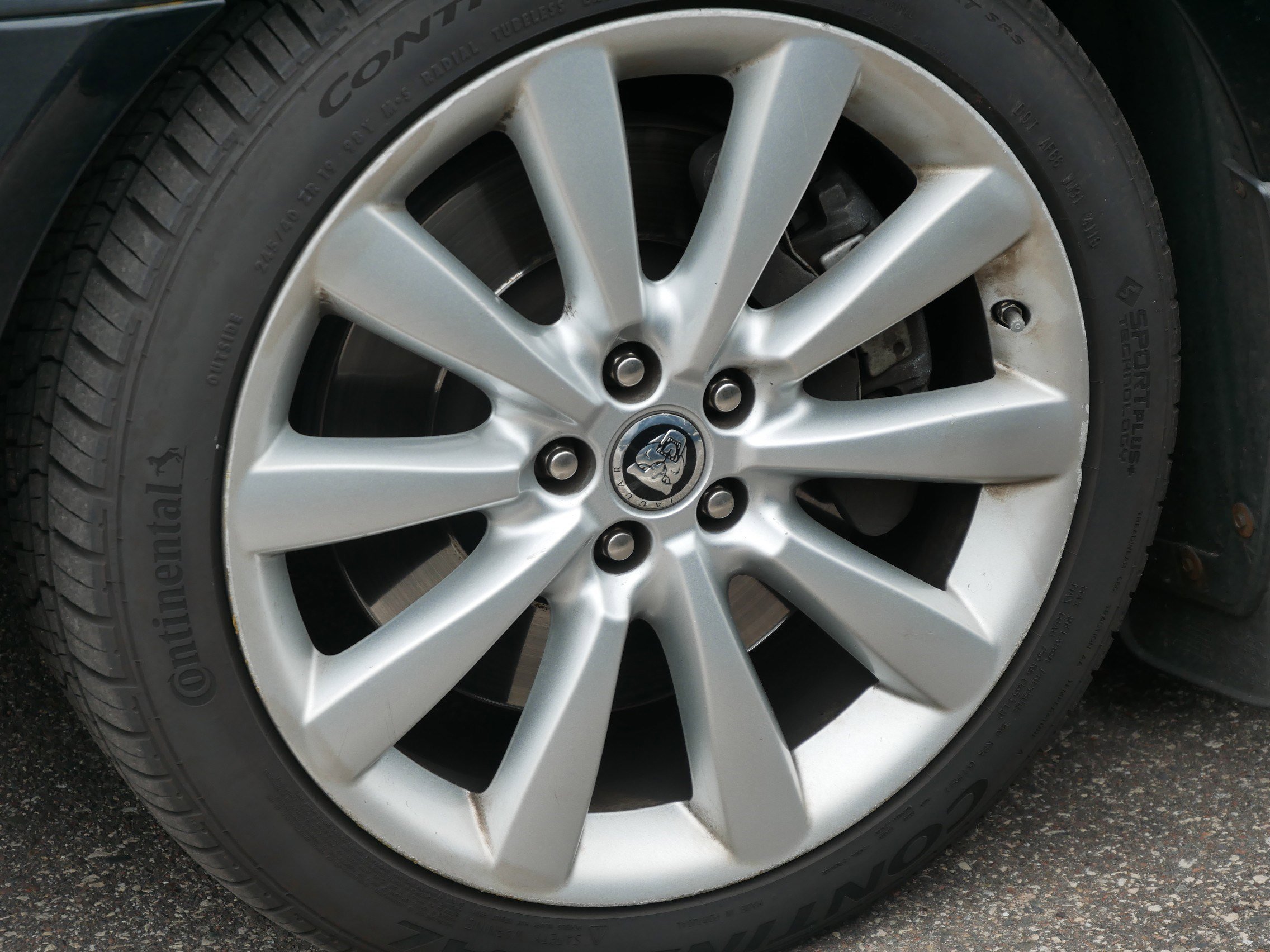2011 Jaguar XF Premium photo 4