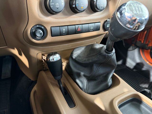 2011 Jeep Wrangler Sahara photo 17