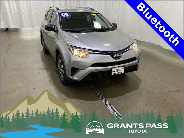 2017 Toyota RAV4 LE's photo