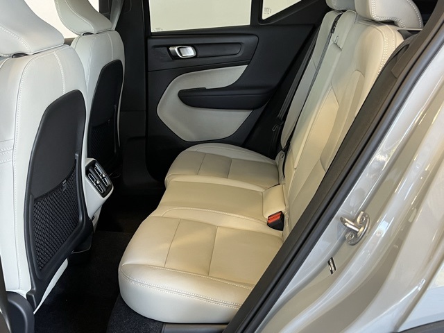 2025 Volvo XC40 Plus photo 29