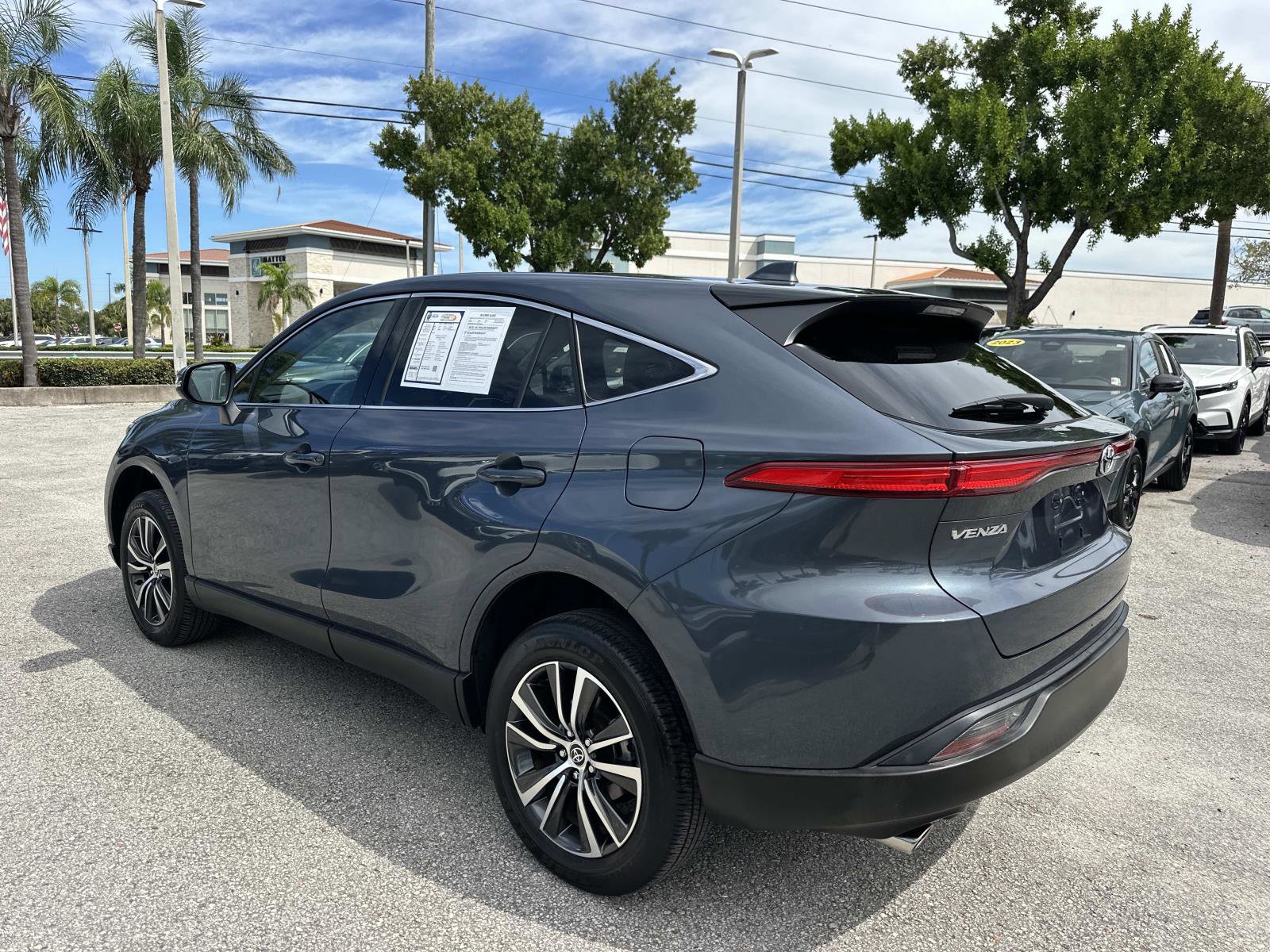 2023 Toyota Venza LE photo 4