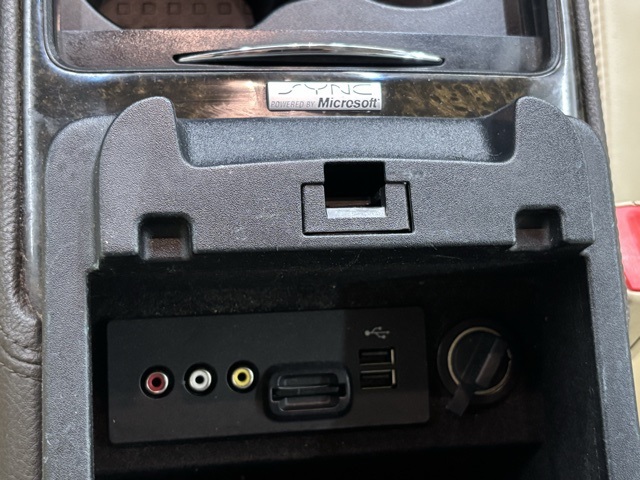 2014 Lincoln MKS Base photo 24