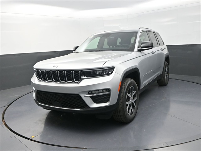 2025 Jeep Grand Cherokee Limited photo 3