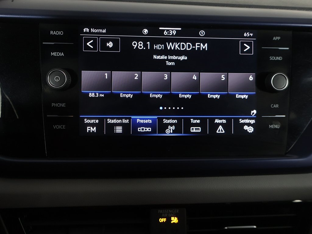 2022 Volkswagen Taos SE photo 32