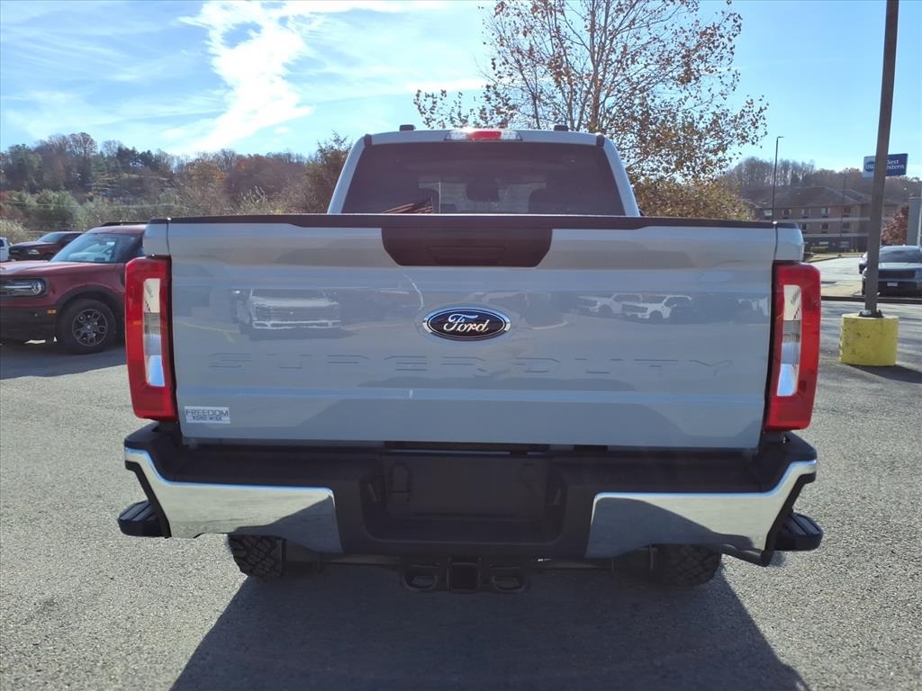 2026 Ford F-350 XLT photo 4
