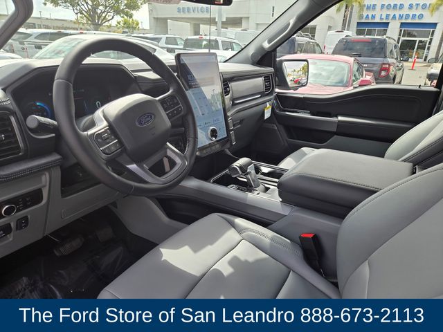 2025 Ford F-150 Lightning photo 2