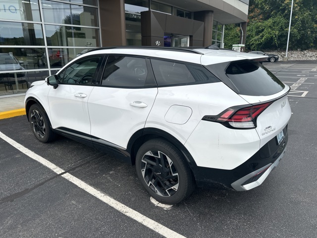 2023 Kia Sportage photo 2