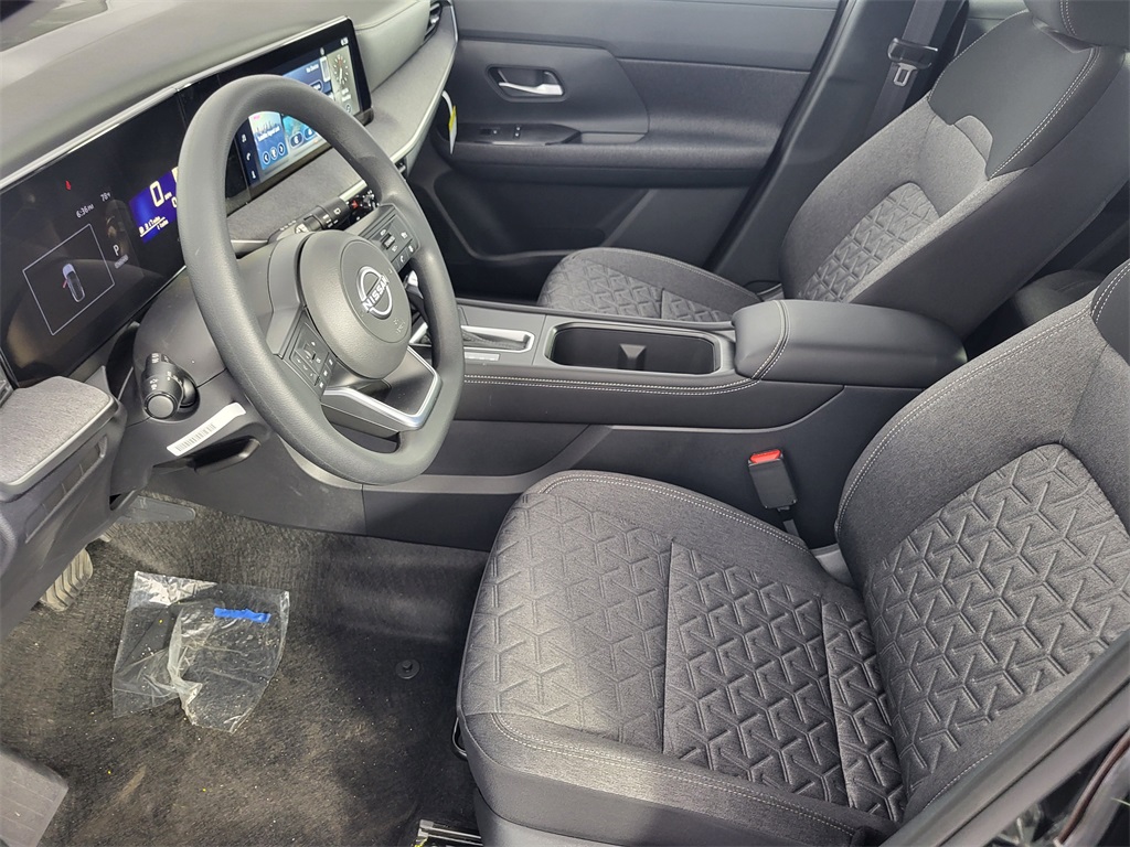 2025 Nissan Kicks SV photo 8