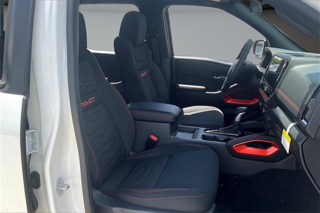 2025 Nissan Frontier PRO-4X photo 9