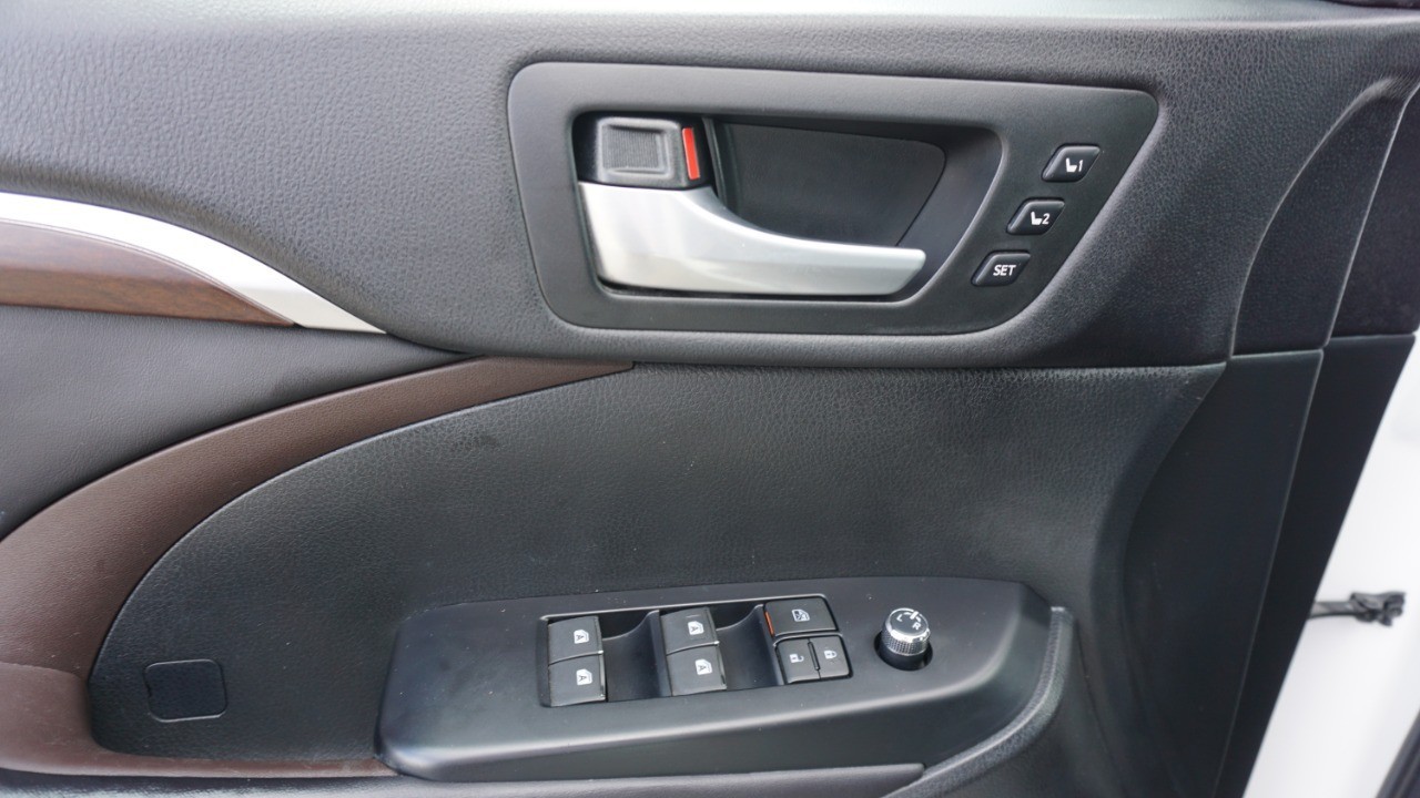 2016 Toyota Highlander Base Hybrid photo 12