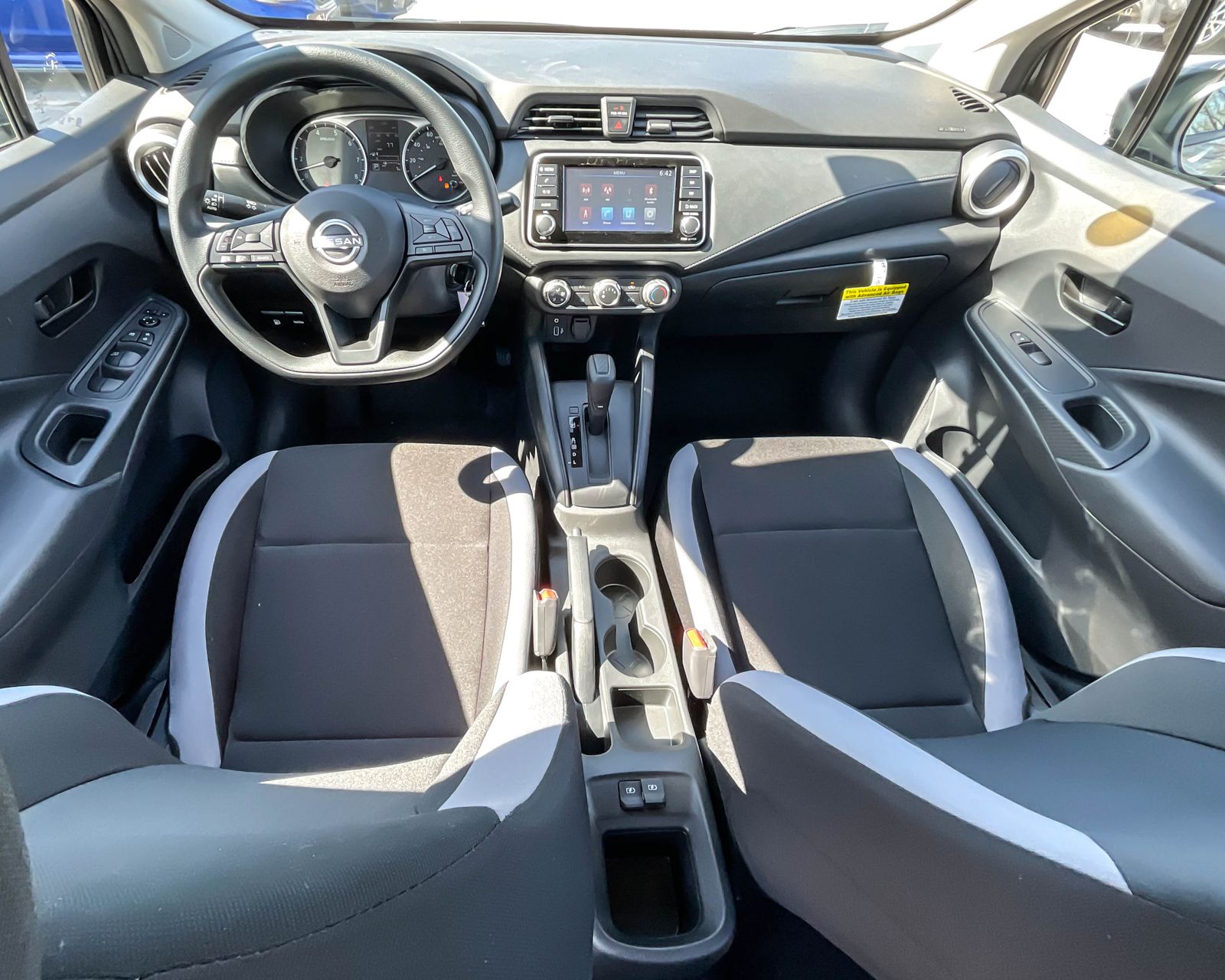 2025 Nissan Versa 1.6 S photo 12