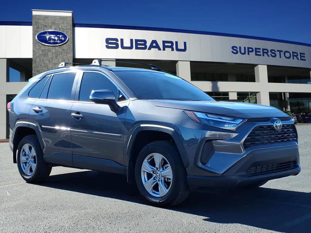 2024 Toyota RAV4 XLE's photo