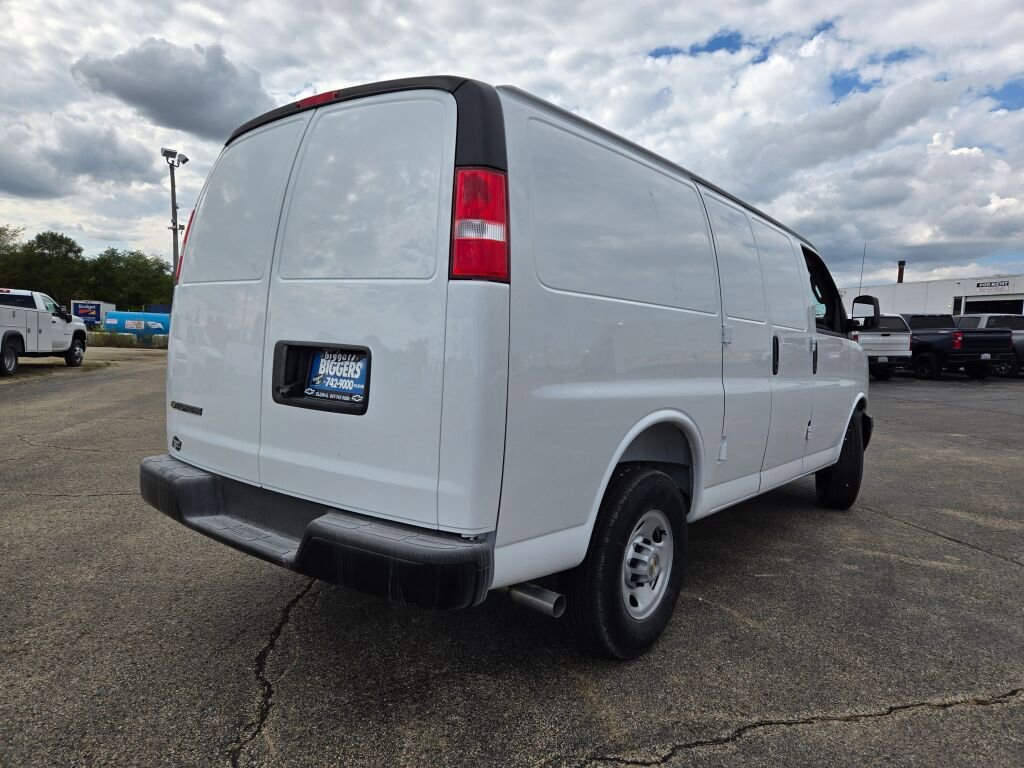 2025 Chevrolet Express Cargo 2500 photo 4