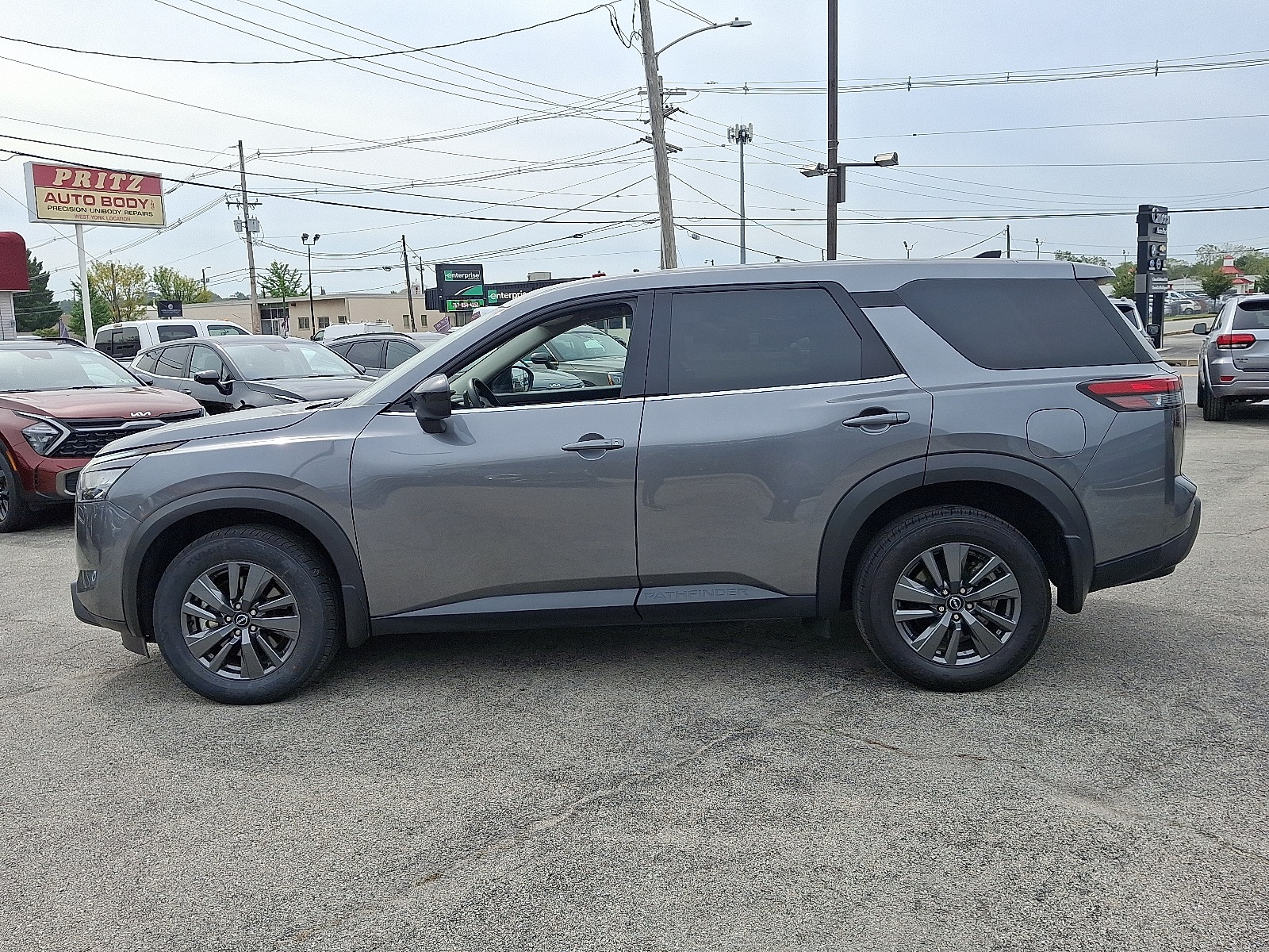 2024 Nissan Pathfinder S photo 4