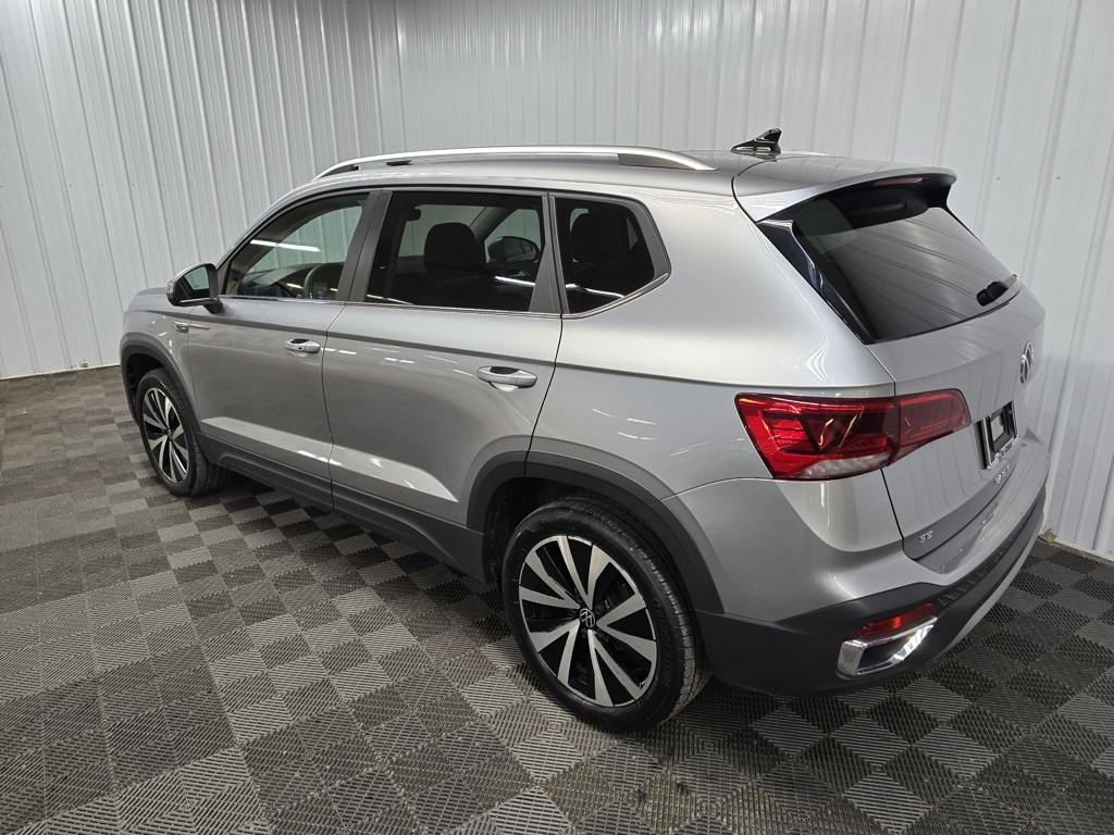 2024 Volkswagen Taos SE photo 7