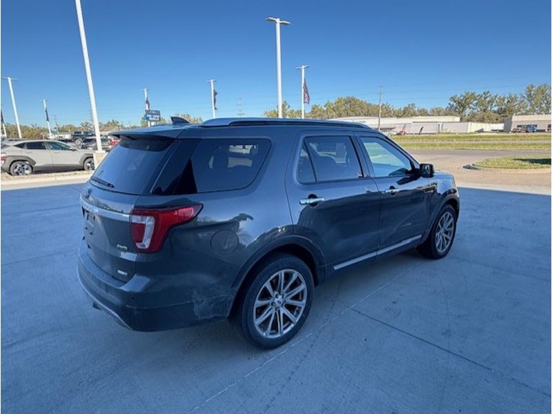 2017 Ford Explorer Limited photo 3
