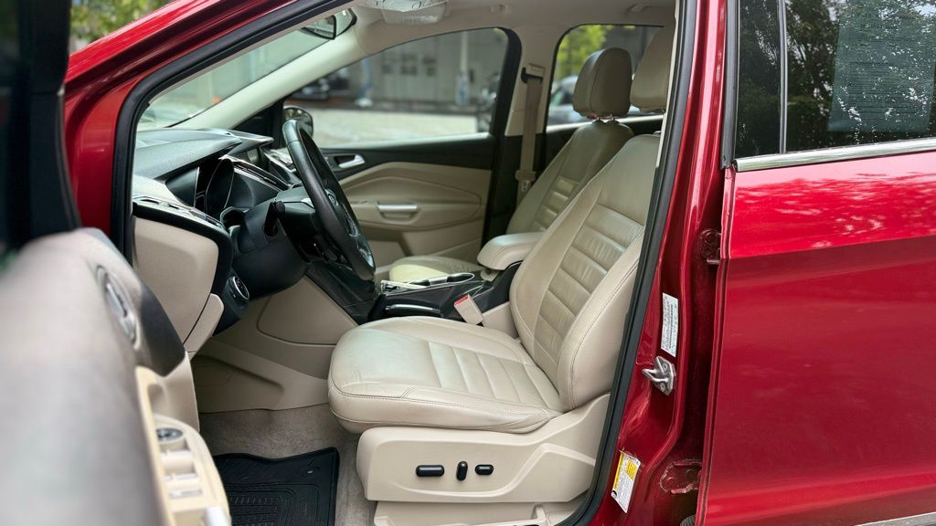 2015 Ford Escape Titanium photo 13