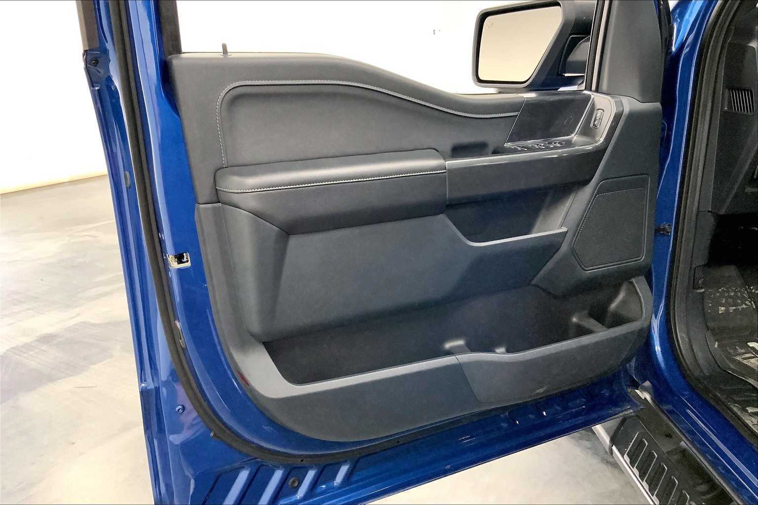 2023 Ford F-150 XLT photo 18