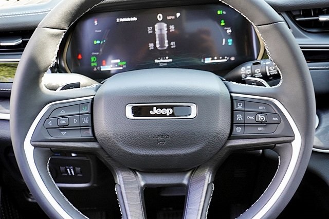 New 2023 Bright White Clear-Coat Exterior Paint Jeep 4xe image 22