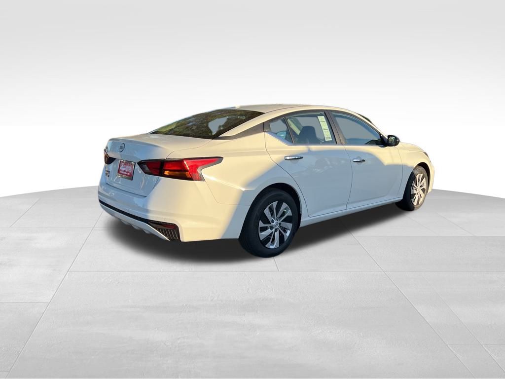 2025 Nissan Altima S photo 4
