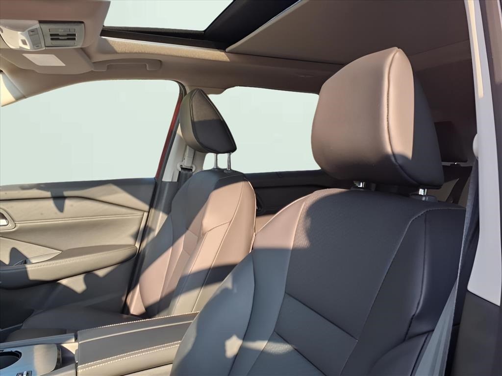 2026 Nissan Rogue SV photo 17