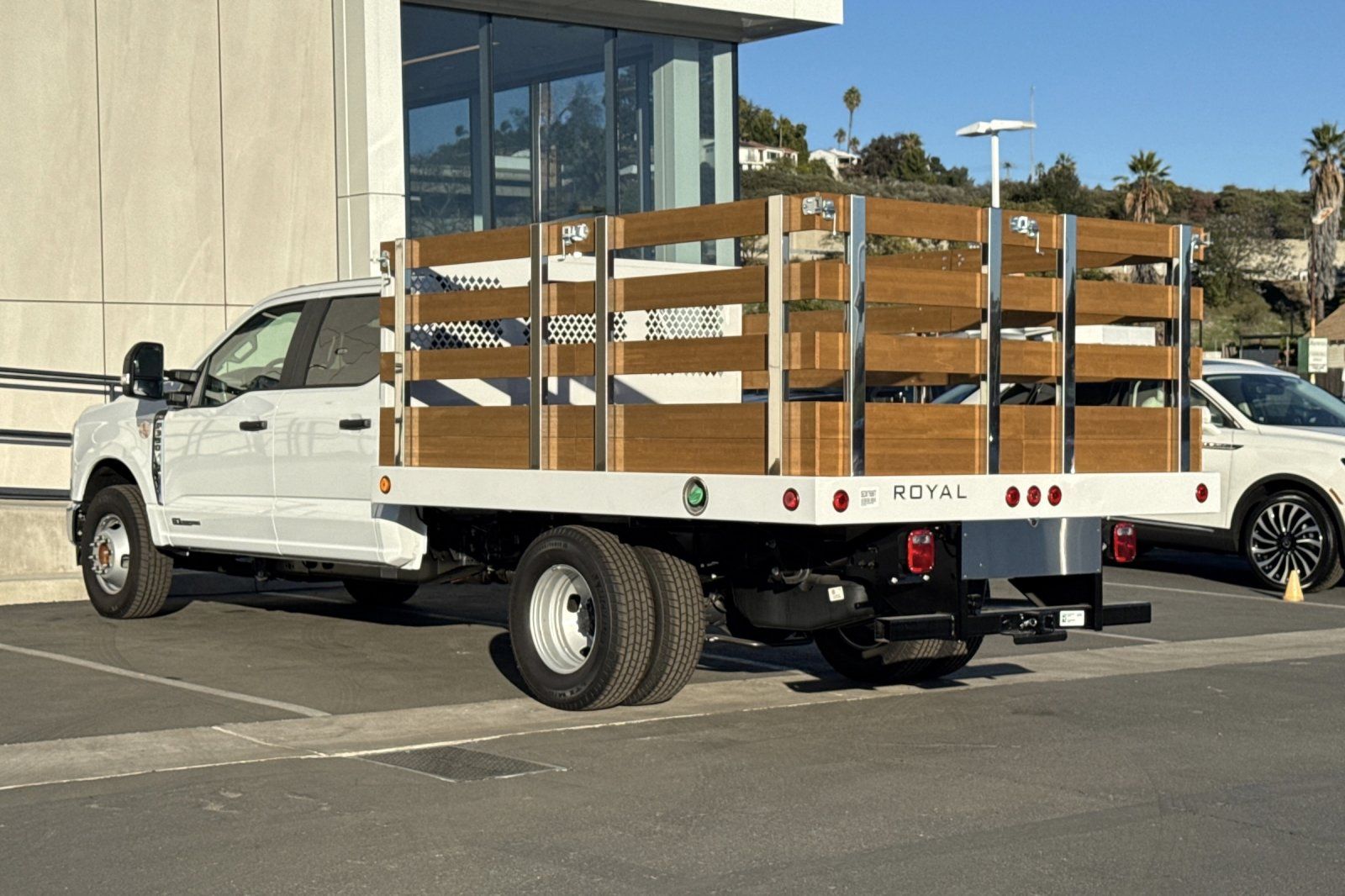 2025 Ford F-350 Super Duty Chassis Cab XL