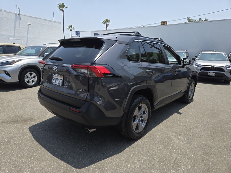 2024 Toyota RAV4 XLE photo 2