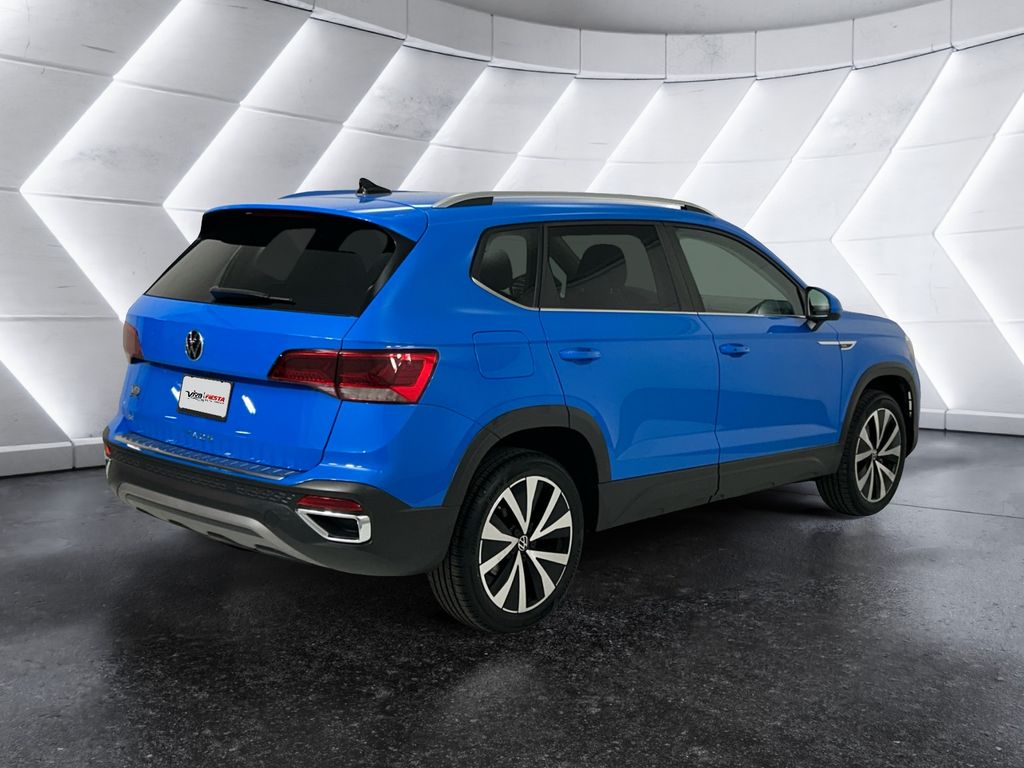 2022 Volkswagen Taos SE photo 4