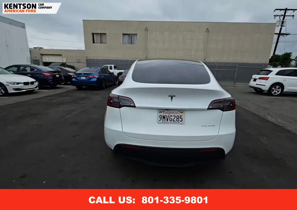 2024 Tesla Model Y Long Range photo 4
