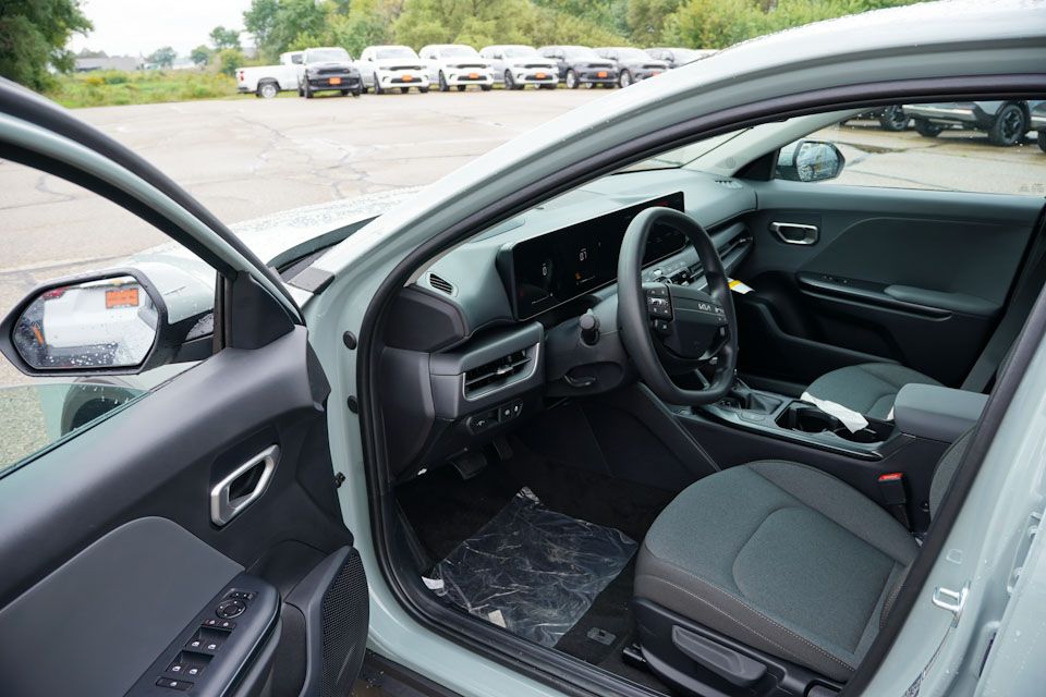 2025 Kia K4 LXS photo 10