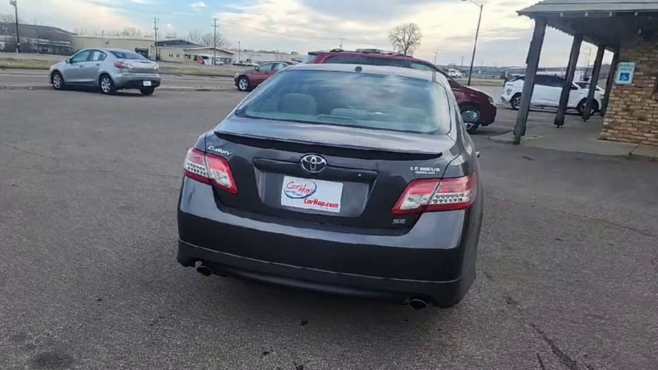 2010 Toyota Camry SE photo 2