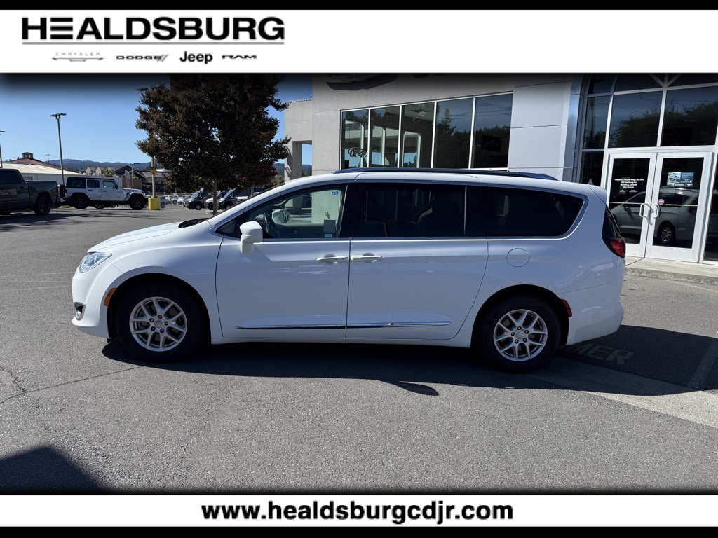 Used 2020 Chrysler Pacifica Touring L with VIN 2C4RC1BG3LR139905 for sale in Healdsburg, CA