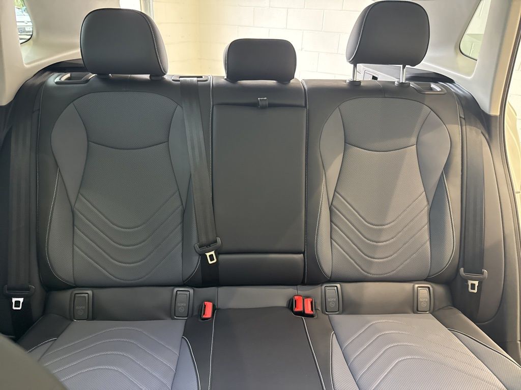 2025 Volkswagen Tiguan SE photo 15